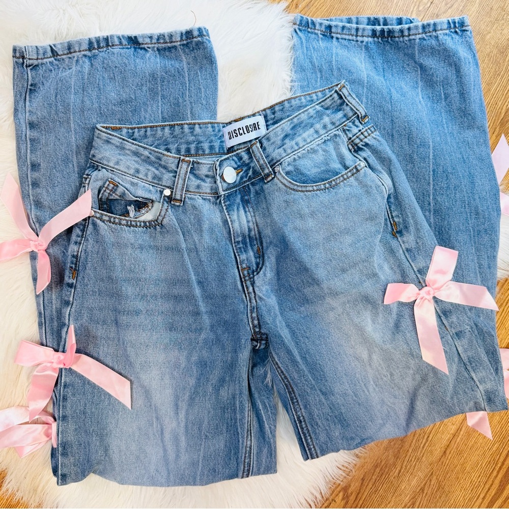 Disclosure Ribbon Bow Light Wash Jeans